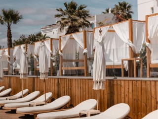 Beach Club Bed & Drinks thumbnail