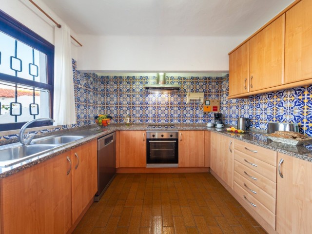 12 Sleeper Villa | Kailua image