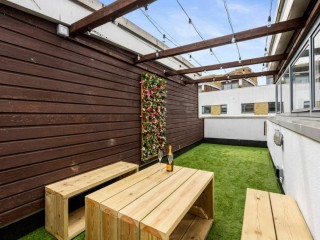 Gorgeous Townhouse | Sleeps 15 thumbnail