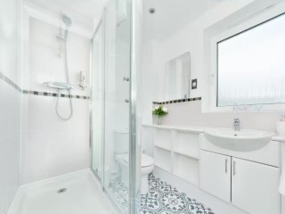 Gorgeous Townhouse | Sleeps 15 thumbnail