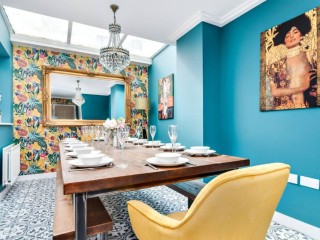 Gorgeous Townhouse | Sleeps 15 thumbnail