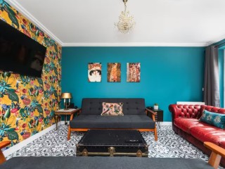 Gorgeous Townhouse | Sleeps 15 thumbnail