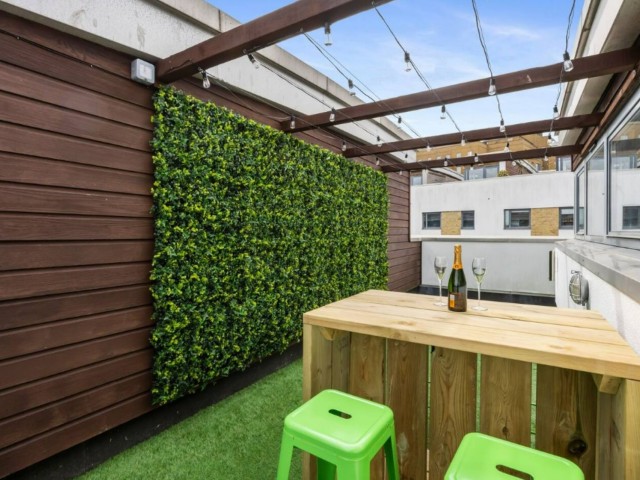 Boho Chic Townhouse | Sleeps 15 image