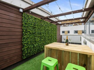 Boho Chic Townhouse | Sleeps 15 thumbnail