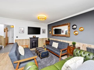 Scandi Townhouse | Sleeps 15 thumbnail