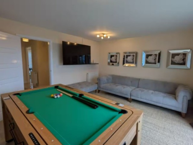 8-10 Sleeper House with Hot Tub image