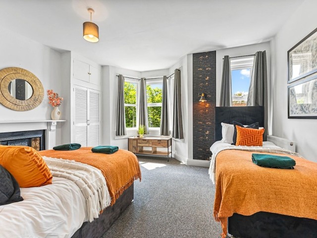 11 Sleeper Central House image