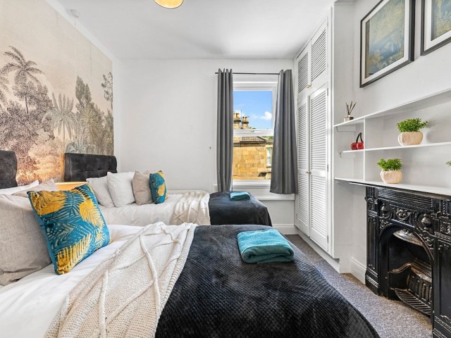 11 Sleeper Central House image