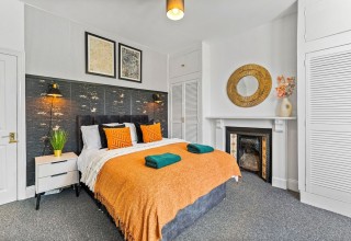 11 Sleeper Central House