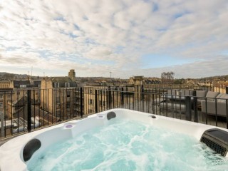 Modern Townhouse With Hot Tub | Sleeps 13 thumbnail