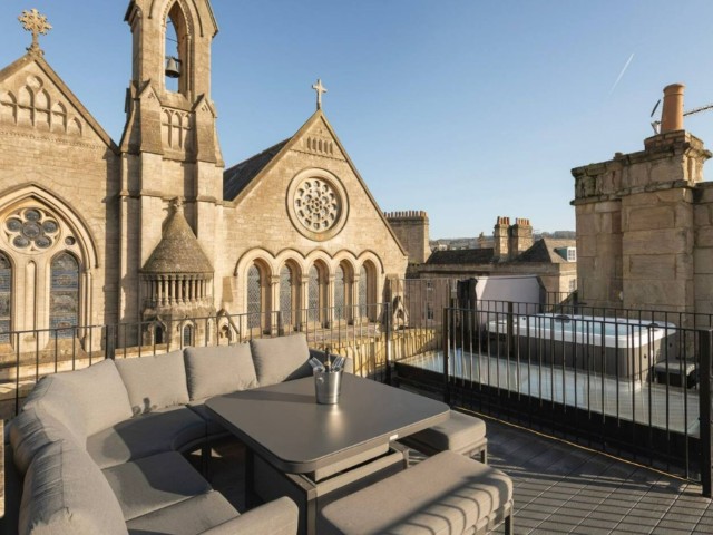 Modern Townhouse With Hot Tub | Sleeps 13 image