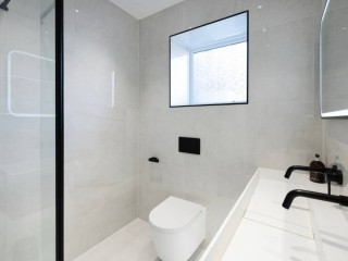 Modern Townhouse With Hot Tub | Sleeps 13 thumbnail