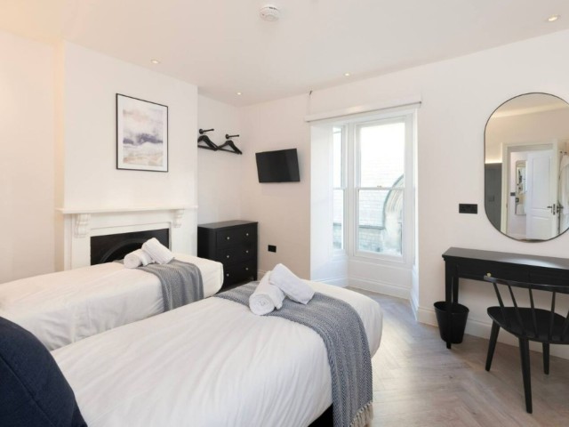 Modern Townhouse With Hot Tub | Sleeps 13 image