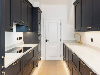 Modern Townhouse With Hot Tub | Sleeps 13 thumbnail