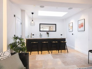 Modern Townhouse With Hot Tub | Sleeps 13 thumbnail