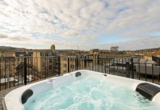 Modern Townhouse With Hot Tub | Sleeps 13