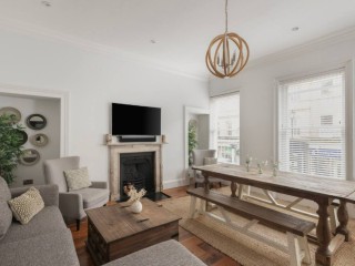 Modern Apartment | Sleeps 13 thumbnail