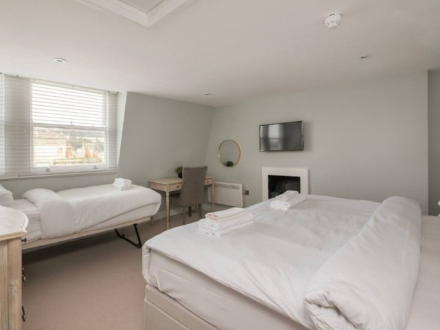 Modern Apartment | Sleeps 13 image