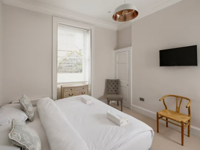 Modern Apartment | Sleeps 13 image