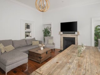 Modern Apartment | Sleeps 13 thumbnail