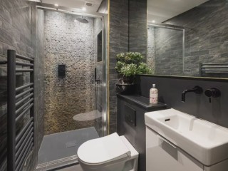 Central Townhouse with Terrace | Sleeps 10 thumbnail