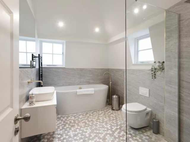 Central Townhouse with Terrace | Sleeps 10 image
