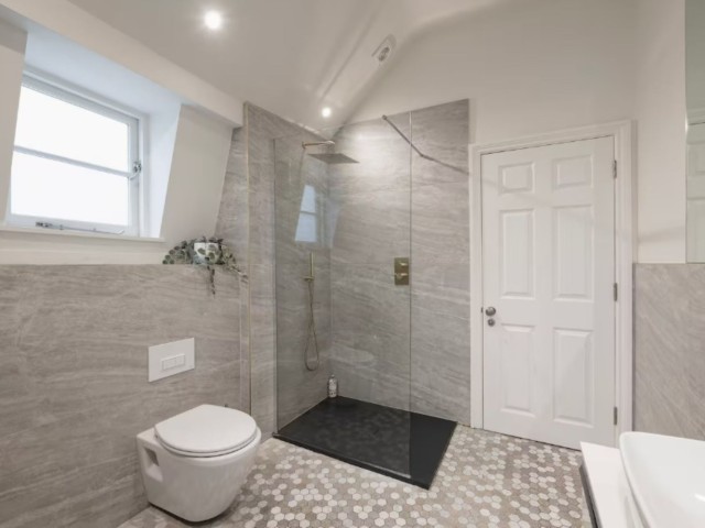 Central Townhouse with Terrace | Sleeps 10 image