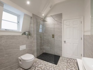 Central Townhouse with Terrace | Sleeps 10 thumbnail