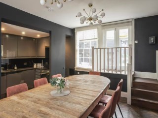 Central Townhouse with Terrace | Sleeps 10 thumbnail