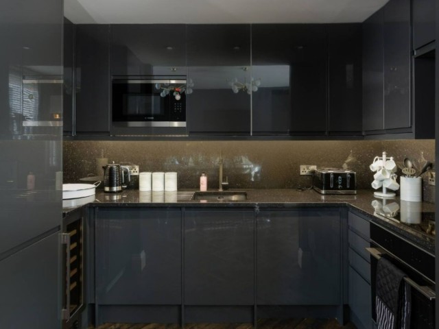 Central Townhouse with Terrace | Sleeps 10 image
