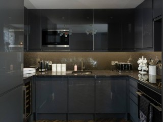 Central Townhouse with Terrace | Sleeps 10 thumbnail