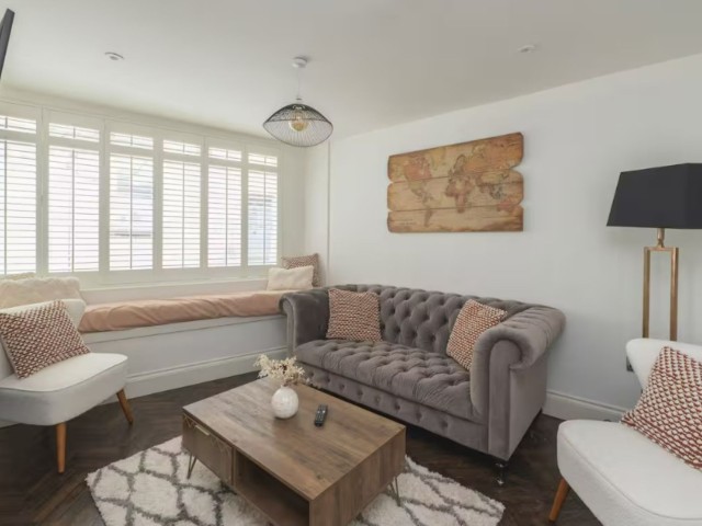 Central Townhouse with Terrace | Sleeps 10 image