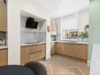 Old Trafford House | Sleeps 14 thumbnail