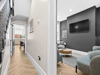 Old Trafford House | Sleeps 14 thumbnail