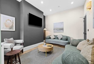 Old Trafford House | Sleeps 14