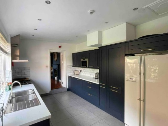 24 Sleeper Victorian House image