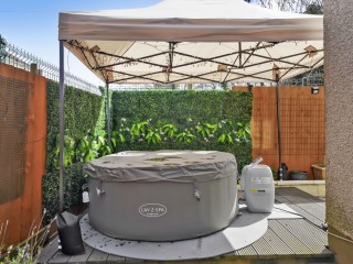 10 Sleeper House With Hot Tub thumbnail