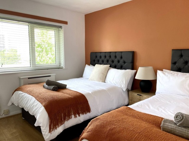 Central 12 Sleeper House image