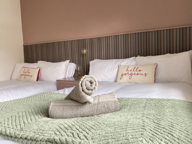 Central 12 Sleeper House image