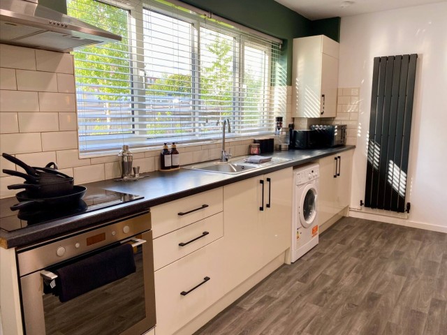 Central 12 Sleeper House image