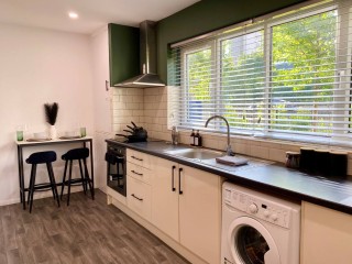 Central 12 Sleeper House thumbnail