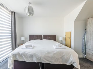 The Commonwealth | 11  Sleeper House thumbnail