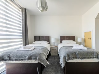 The Commonwealth | 11  Sleeper House thumbnail