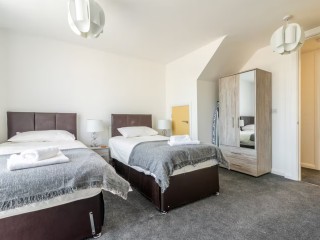 The Commonwealth | 11  Sleeper House thumbnail