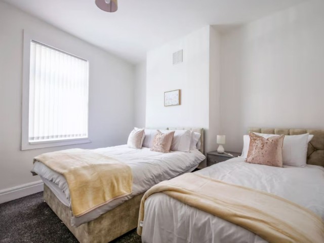 The Ringley | 16 Sleeper House image