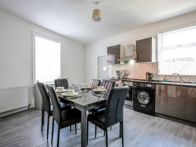 The Ringley | 16 Sleeper House image