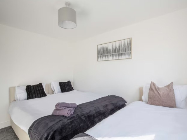 The Shilford | 13 Sleeper House image