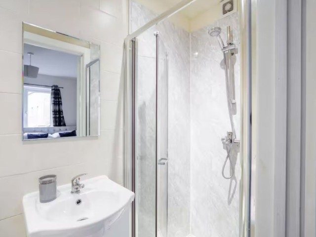 The Eastpark | 13 Sleeper House image