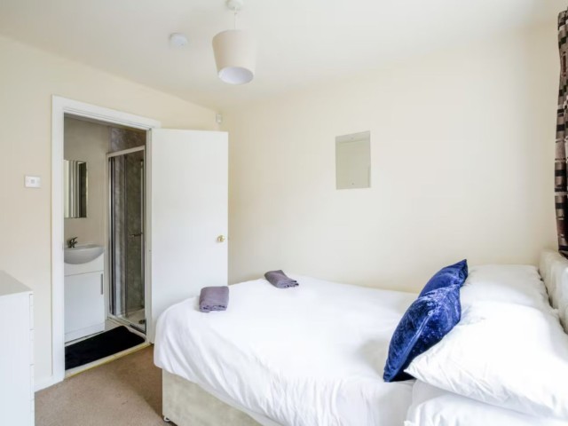 The Eastpark | 13 Sleeper House image