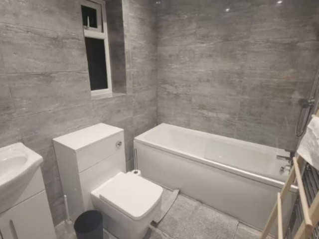 The Queens | 10 Sleeper House image